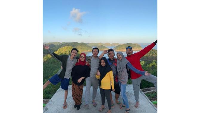 7 Potret Shohibah Rohmah Istri Imam Nahrawi, Desainer Busana Muslim yang Memesona (sumber: Instagram.com/obib_nahrawi)