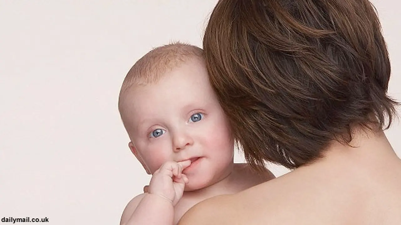 bayi-peluk-130627b.jpg