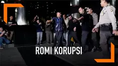 Romahurmuziy akhirnya tiba di KPK setelah sebelumnya terkena OTT di Surabaya, Jawa Timur.