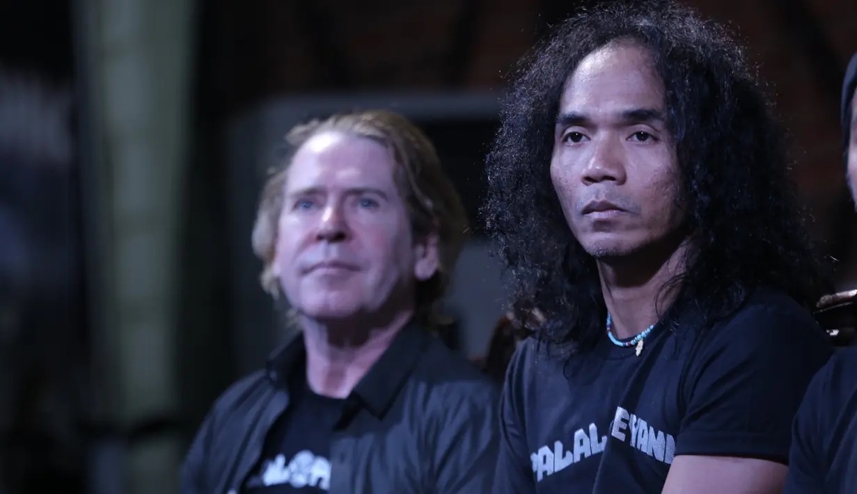 "Dia kan musikal banget orangnya, gue tahu banget kalau ada lagu bagus atau apa kalau ada gitar yang keren tuh dia gemes, gitu, makanya kita bikin biar dia sangar,”ucap Kaka di kawasan Duren Tiga, Selasa (7/2). (Galih W. Satria/Bintang.com)