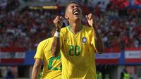 Striker Brasil, Roberto Firmino, merayakan gol ke gawang Austria pada laga persahabatan di Stadion Ernst Happel, Wina, Minggu (10/6/2018). Austria kalah 0-3 dari Brasil. (Bola.com/Reza Khomaini)