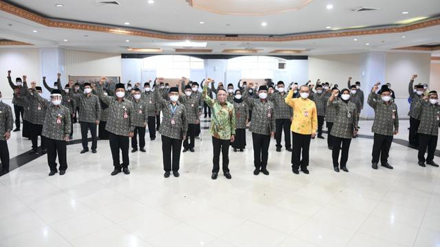 73 ASN Kemenpora RI Dianugerahi Tanda Kehormatan Satyalancana Karya Satya