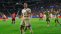 Selebrasi Robert Lewandowski usai mencetak gol di laga Osasuna vs Barcelona di pekan ke-34 Liga Spanyol 2025/2026 di El Sadar, Minggu (03/05/2026) dini hari WIB. (AP Photo/Miguel Oses)