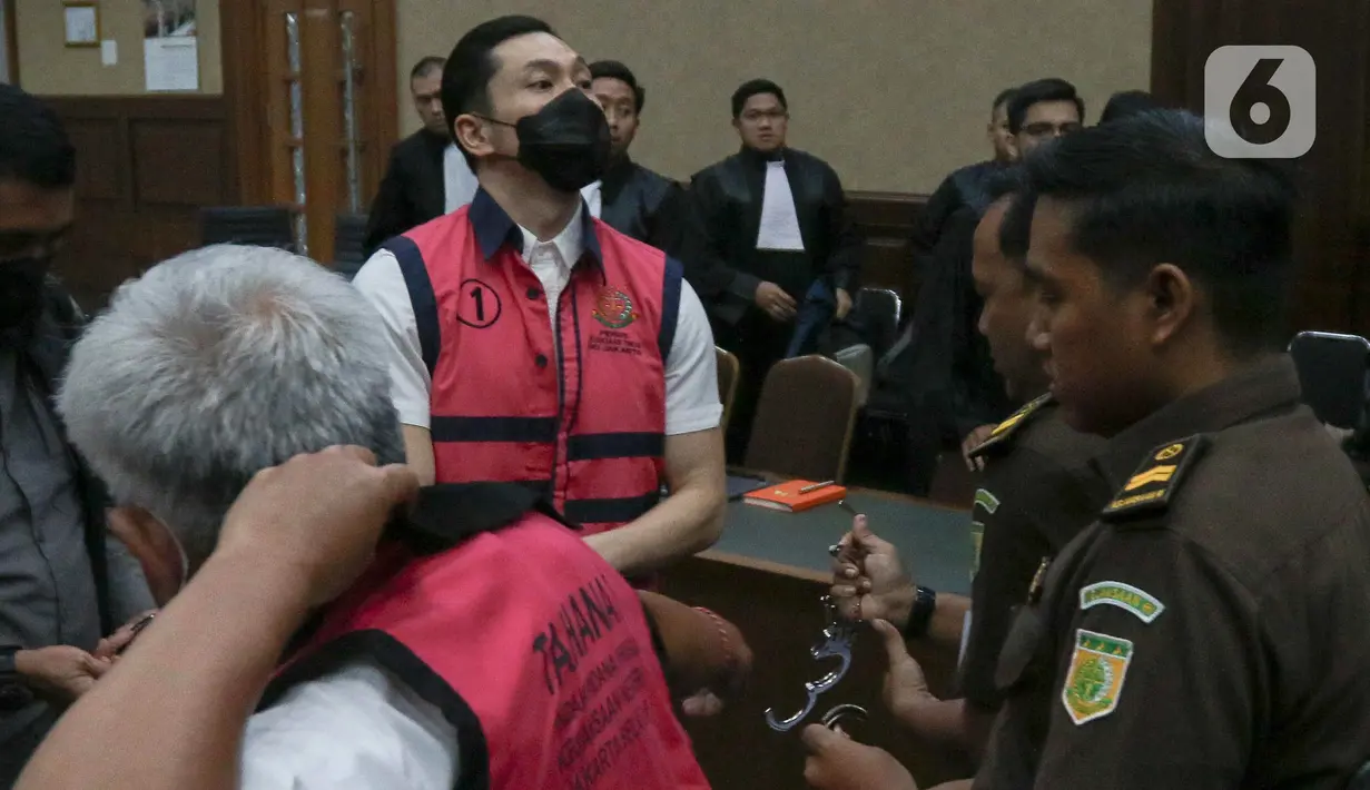 Sebelumnya, Jaksa Penuntut Umum (JPU) menuntut Harvey Moeis dengan hukuman penjara selama 12 tahun. Harvey Moeis juga juga dituntut membayar denda sebesar Rp1 miliar subsider pidana kurungan selama 1 tahun. (Liputan6.com/Herman Zakharia)