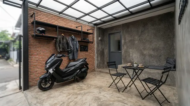 7 Desain Garasi Motor yang Menyatu dengan Teras untuk Rumah Sempit