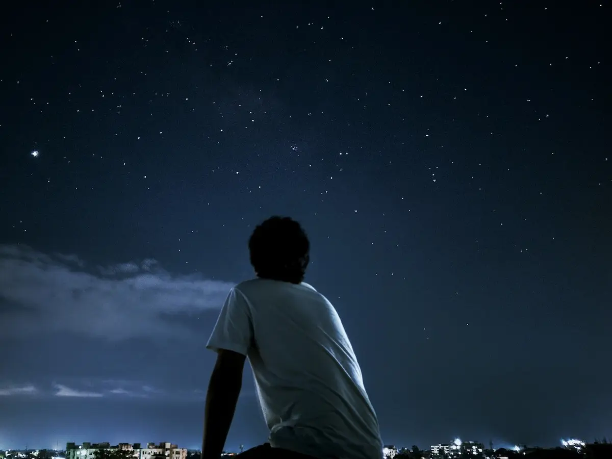 Arti Mimpi Bintang Jatuh Menurut Islam dan Primbon Jawa, Bawa