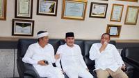 Gubernur Jawa Barat, Dedi Mulyadi, mengumpulkan empat kepala daerah, yaitu Wali Kota Bekasi, Bupati Bekasi, Wali Kota Depok dan Bupati Bogor, untuk membahas solusi penanganan banjir dan progres di masing-masing daerah. (Istimewa)