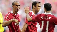 Ryan Giggs (kanan), Dimitar Berbatov (tengah), dan Gabriel Obertan merayakan kemenangan atas Celtic 3-1 dalam partai persahabatan pramusim, 16 Juli 2010.