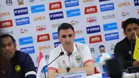 Pelatih Timnas Futsal Indonesia, Hector Souto berbicara dalam sesi konferensi pers jelang ASEAN Futsal Championship 2026 di Nonthaburi, Thailand pada Minggu (5/4/2026). (Dok. FFI)