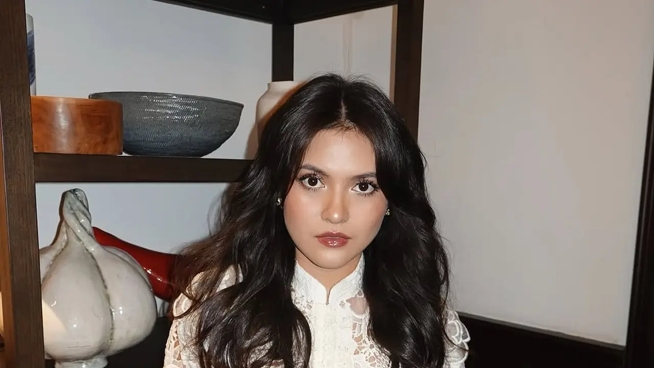 Makeup Look Coral Elegan ala Marsha Aruan, Inspirasi Tampilan Hari Raya