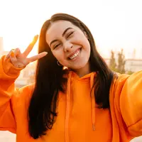 ilustrasi perempuan bahagia/Dean Drobot/Shutterstock