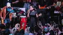 Musikus dan penyanyi Andien Aisyah membawakan lagu pada acara musik amal bertajuk "Konser Kemanusiaan untuk Lombok" di kawasan Jakarta Selatan, Kamis (9/8). Sederet artis papan atas Indonesia menyumbangkan suara mereka. (Liputan6.com/Faizal Fanani)