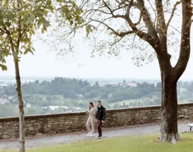 6 Potret outfit stylish Alyssa Daguise dan Al Ghazali di Italia, menawan dan berkelas