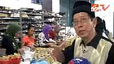 Bola sepak yang sering dimainkan dengan standar sertifikasi FIFA ternyata salah satunya buatan pengusaha asal Majalengka, Jawa Barat. Sejumlah bola merek terkenal juga dibuat di tempat itu. 