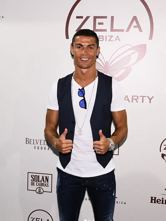 “Aku tidak melakukan dengan baik, tetapi aku mencobanya,” jawab Cristian Ronaldo ketika ditanya soal menggantikan diaper anaknya. (Instagram/cristiano)