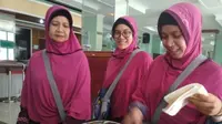Farah yang baru berusia 18 tahun menjadi jemaah calon haji termuda asal Indonesia. (Merdeka.com/Mochammad Andriansyah)