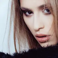 Simak bahan alami apa saja yang mampu mencerahkan rona bibir yang gelap.