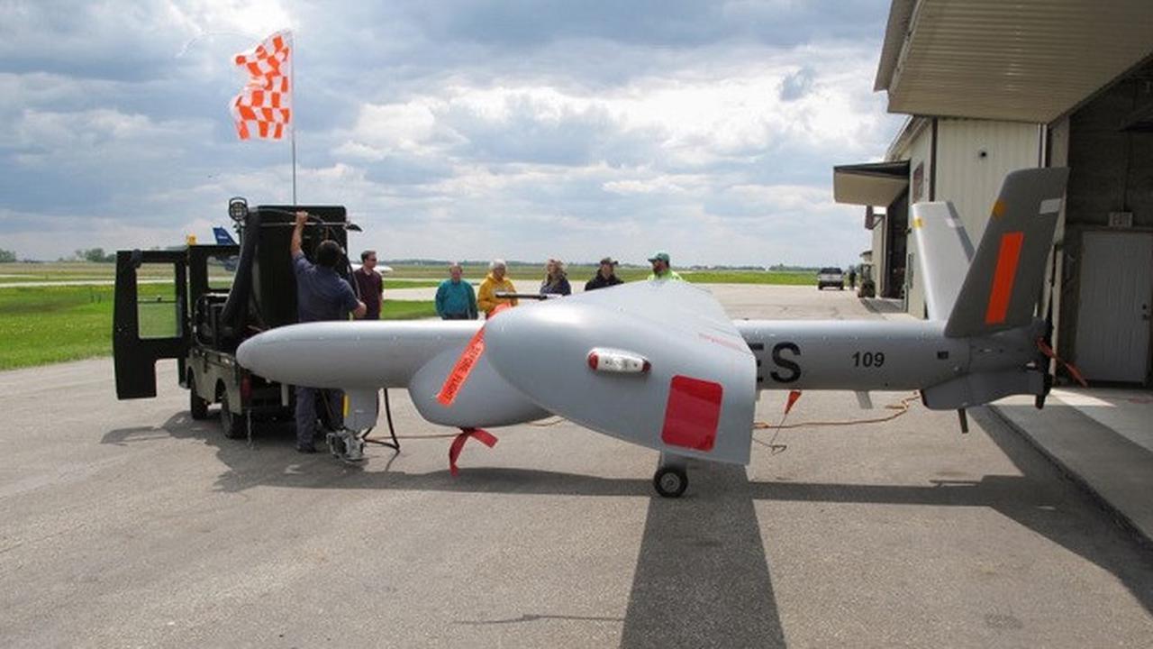 Pesawat nirawak buatan Israel Elbit Systems Hermes 450 dibawa ke North Dakota pada bulan Mei sekarang menjadi bagian dari percobaan apabila pesawat nirawak ini dapat membantu memulihkan tenaga listrik di kawasan yang dilanda bencana alam (AP)