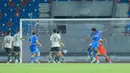 Pemain Timnas Filipina U-22, Banatao Otu Abang, saat melawan Timnas Indonesia U-22 pada laga Grup C SEA Games 2025 di 700th Anniversary Stadium, Senin (8/12/2025). (Bola.com/Bagaskara Lazuardi)