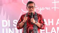 Sekretaris Jenderal (Sekjen) DPP PDI Perjuangan, Hasto Kristiyanto saat memberikan orasi politik di acara rangkaian HUT PDI Perjuangan ke-53 sekaligus peresmian Klinik Waluya Sejati Abadi di Sukabumi, pada Minggu (25/1/2026). (Dok. Tim News)