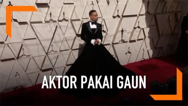 Aktor Billy Porter menjadi pusat perhatian di red carpet Oscar 2019. Ia tampil dengan mengenakan tuxedo dan gaun hasil karya desainer Christian Siriano.