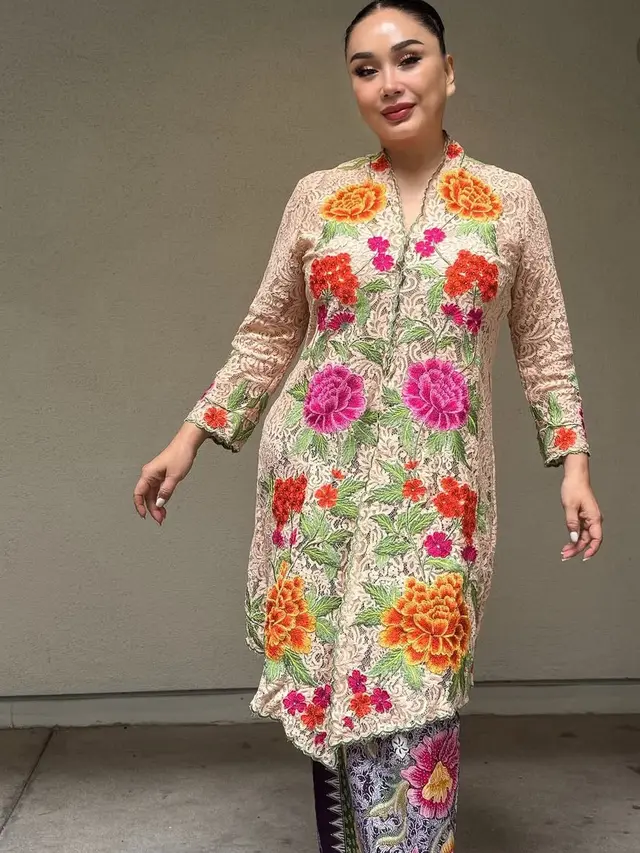 Titi DJ dan Kedua Anak Kembarnya saat hadir di Pernikahan Putri Bungsunya Stephanie Poetri [@ti2dj]