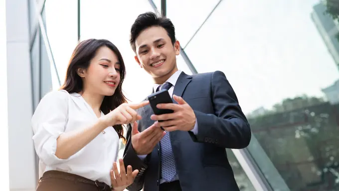 pria perempuan rekan kerja pasangan