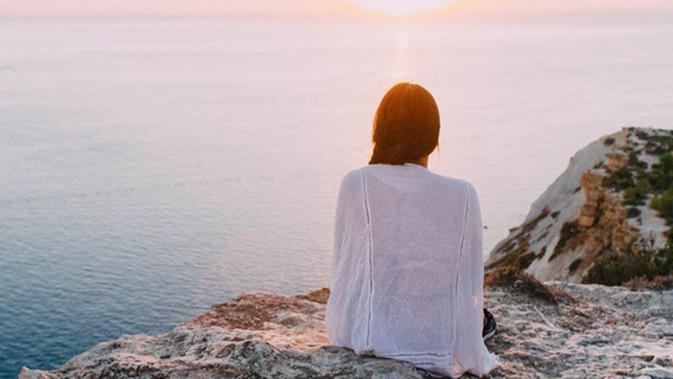 Gambar Seorang Wanita Menyendiri Foto Cewek Cantik