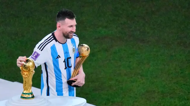 Lionel Messi Sabet Gelar Pemain Terbaik Piala Dunia 2022