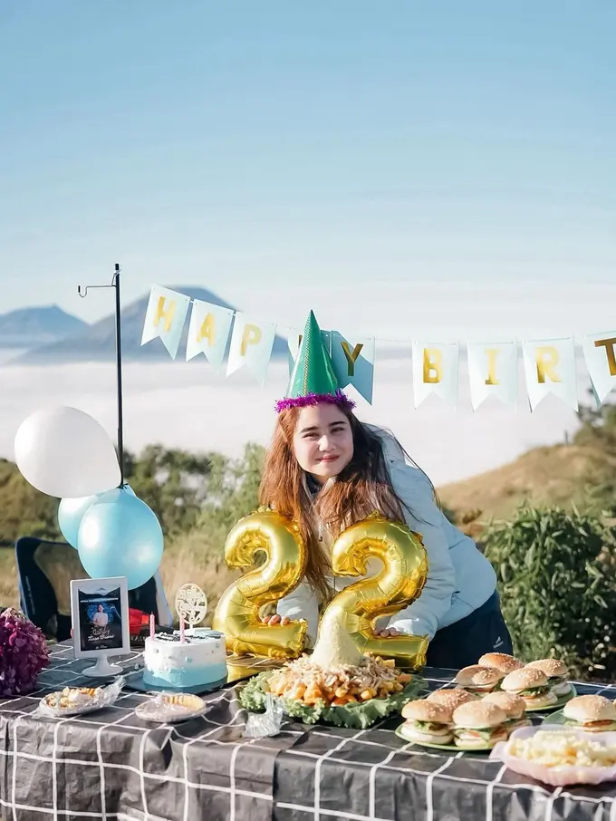 Tissa Biani rayakan ultah di puncak gunung (Instagram/tissabiani)