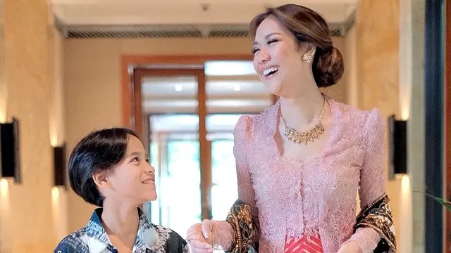 6 Penampilan Bunga Citra Lestari Pakai Kebaya, Pesona Wanita Indonesia