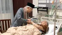 Ma'ruf Amin saat menjenguk Gus Solah di Rumah Sakit Cipto Mangunkusumo (RSCM). (Istimewa)