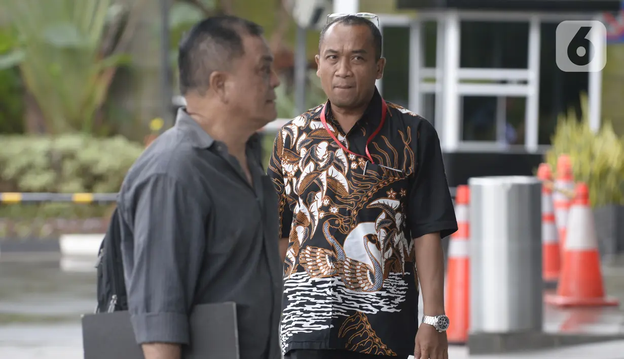 Kalapas Kembangkuning, Cilacap, Jawa Tengah, Unggul Widyo Saputro memenuhi panggilan penyidik akan menjalani pemeriksaan di Gedung KPK, Jakarta, Kamis (27/2/2020). Unggul diperiksa sebagai saksi untuk tersangka mantan Kalapas Sukamiskin Wahid Husein. (merdeka.com/Dwi Narwoko)
