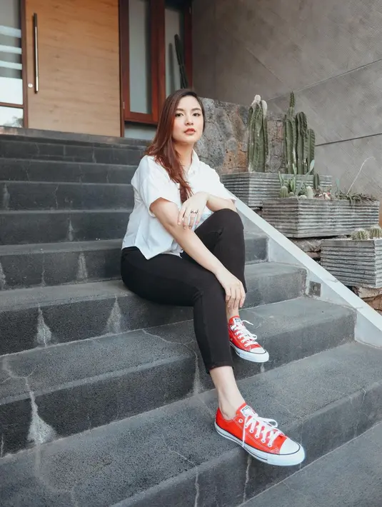 Chelsea Olivia juga lahir di bulan Juli. Siapa yang menyangka jika istri dari Glenn Alinskie ini ulang tahunnya bersamaan dengan Venna Melinda yaitu 29 Juli. (Foto: instagram.com/chelseaoliviaa)