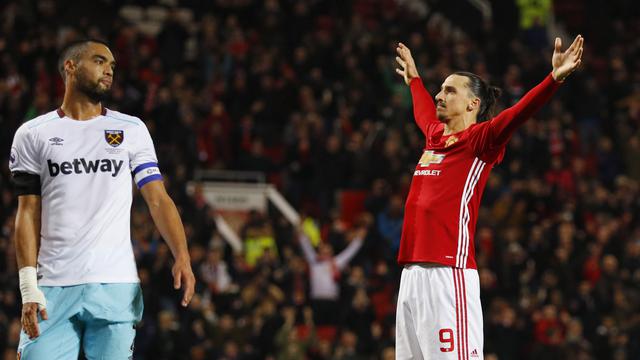 Bastian Schweinsteiger Bermain, Rooney Berdarah, Manchester United Menang