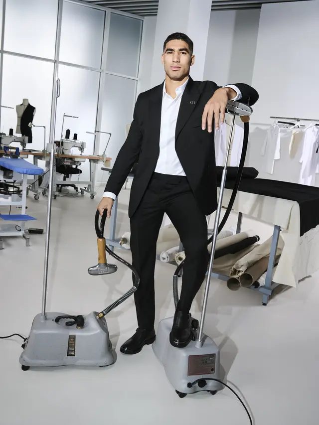 Tampil Maskulin ala Kylian Mbappe DKK dengan Setelan Jas Dior, Intip Inspirasinya!