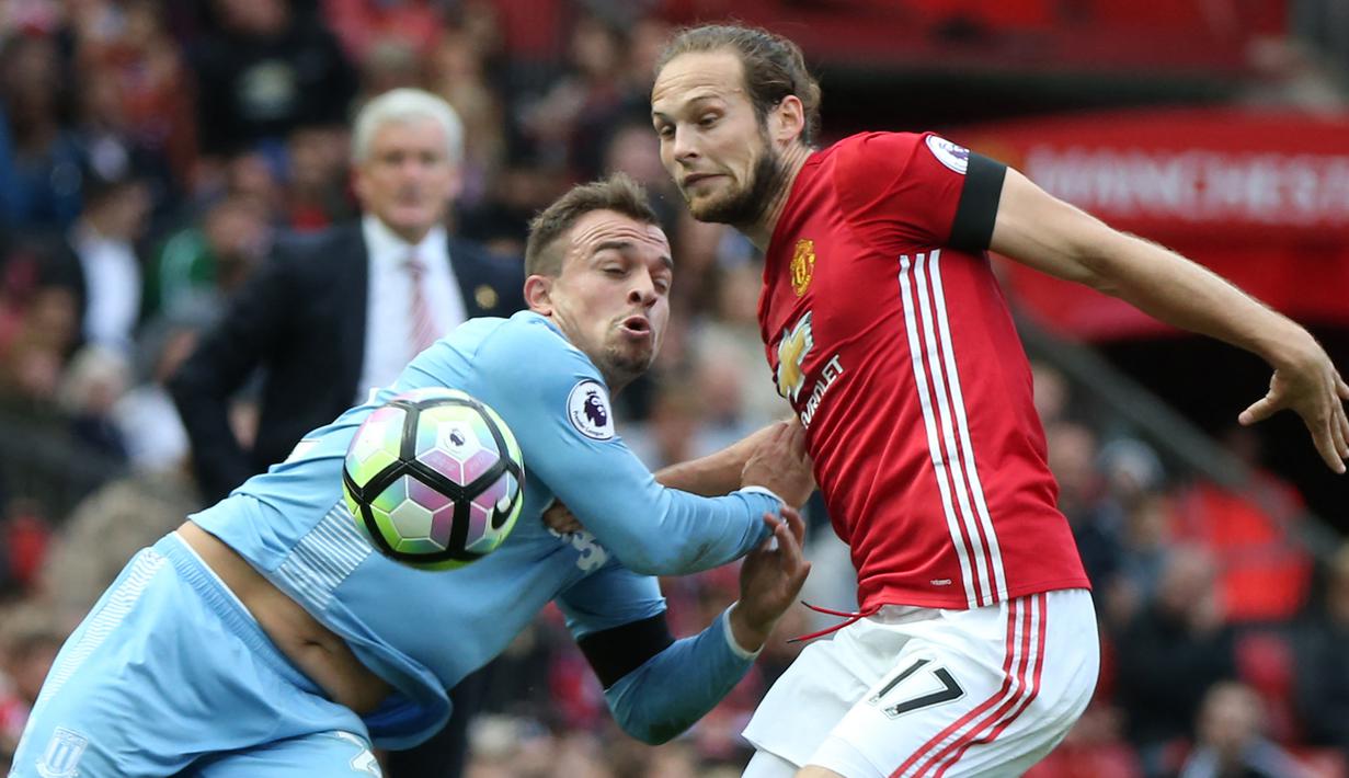 Daley Blind. Bek Belanda ini didatangkan Manchester United dari Ajax pada 2014/2015 dengan biaya 16 juta pounds. Usai 4 musim dan tampil dalam 141 laga dengan mencetak 6 gol, pada 2018/2019 ia kembali ke Ajax dengan biaya transfer senilai 18 juta pounds. (Foto: AFP/Scott Heppell)