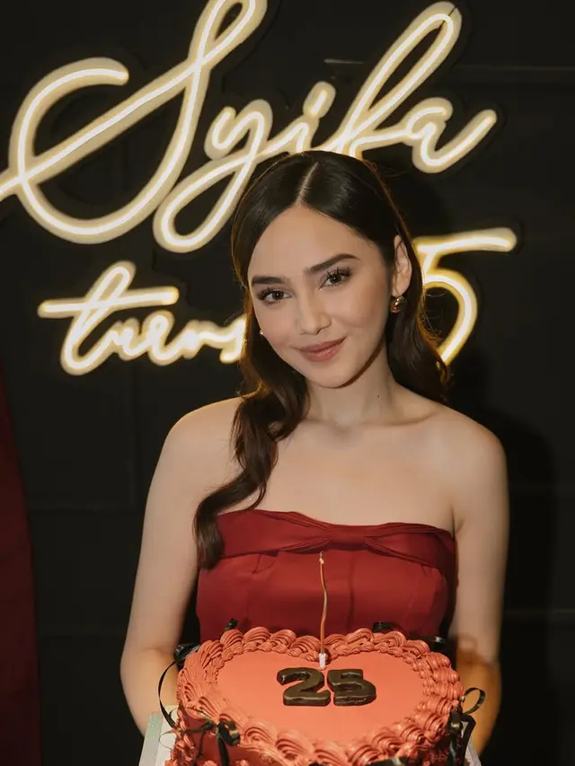 Potret Ulang Tahun Syifa Hadju ke-25. [@syifahadju]