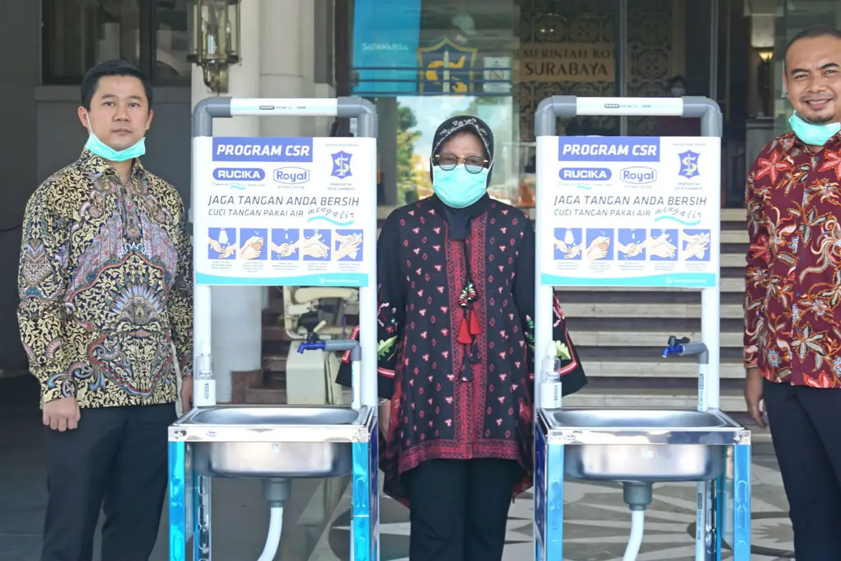 Pasang Wastafel Portable, Cara Unik Surabaya Ajak Warga Lebih Rajin Cuci Tangan