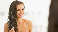 Lakukan 5 macam perawatan rambut alami di rumah untuk memperkuat helaian Rambut Anda.