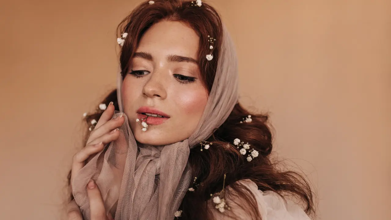 Tampil Effortless dengan Soft Nude Peach Makeup Look yang Membuat Wajah Lebih Fresh