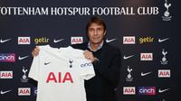 Tottenham Hotspur meresmikan kedatangan Antonio Conte sebagai manajer anyar pada Selasa (2/11/2021). (dok. Tottenham Hotspur)