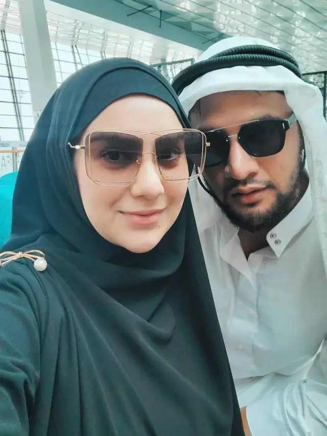 Potret Ammar Zoni dan Irish Bella saat di Madinah, Bikin Syhadu