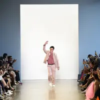 Julianto di panggung Spring Studio, New York Fashion Week. Foto koleksi Julianto.