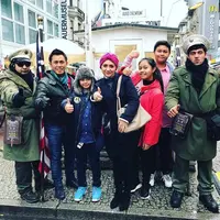 Akhir tahun menjadi momen yang selalu digunakan banyak orang untuk berlibur dan menghabiskan waktu bareng keluarga. Sepert halnya Eko Patrio dan keluarganya ini yang liburan di luar negeri. (Instagram/ekopatriosuper)