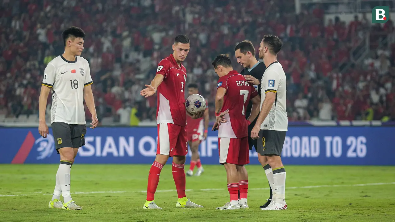 Foto: Momen Cerdas Jay Idzes Atur Penalti untuk Kemenangan Timnas Indonesia atas China di Kualifikasi Piala Dunia 2026