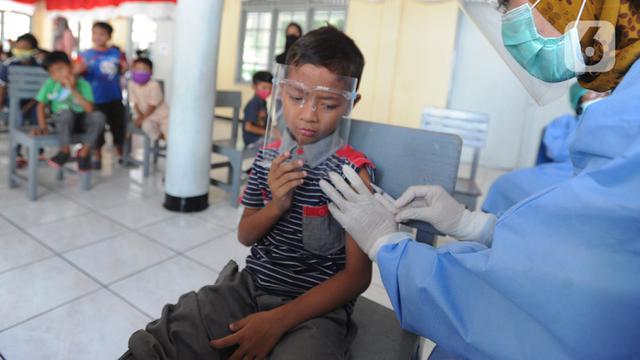 Pemberian Imunisasi untuk Anak Sekolah di Kota Depok