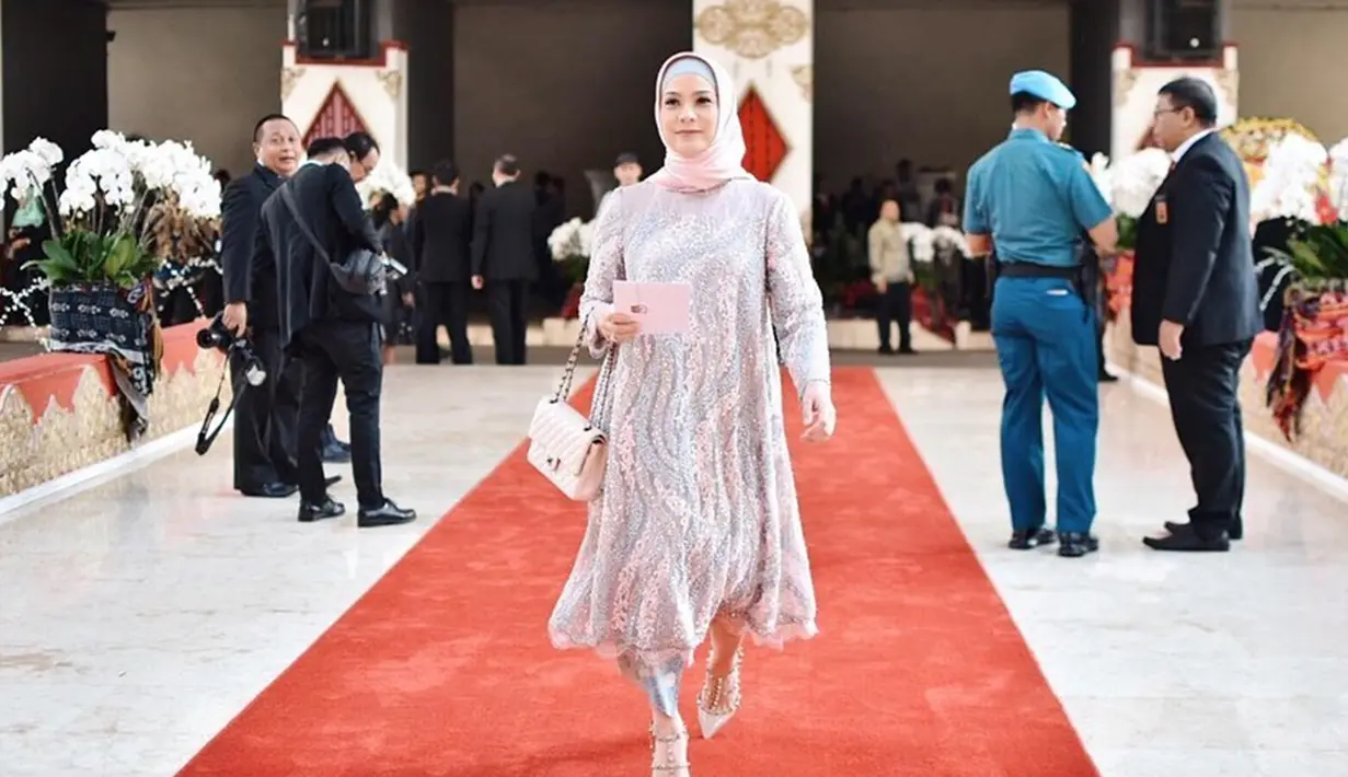 Rachel Maryam juga diketahui dikaruniai anak kedua saat berusia 40 tahun. Kehamilan kedua ini pun dilakukan dengan program bayi tabung karena usia yang tak lagi muda dan sulit untuk mendapatkan momongan lagi. (Liputan6.com/IG/@rachelmaryams)