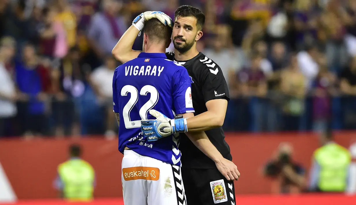 Fernando Pacheco. Kiper Spanyol berusia 29 tahun yang kini menjalani musim ke-7 bersama Alaves ini mampu menggagalkan satu eksekusi penalti Cristiano Ronaldo. Itu terjadi saat Alaves jumpa Real Madrid di ajang Liga Spanyol musim 2016/2017. (AFP/Ander Gillenea)