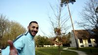 Benzema berpose di pusat latihan timnas Prancis (AFP)